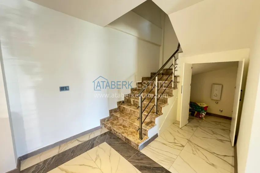 Purchase Semi-detached triplex villa in Kargicak area, furnished in a cottage complex 3 