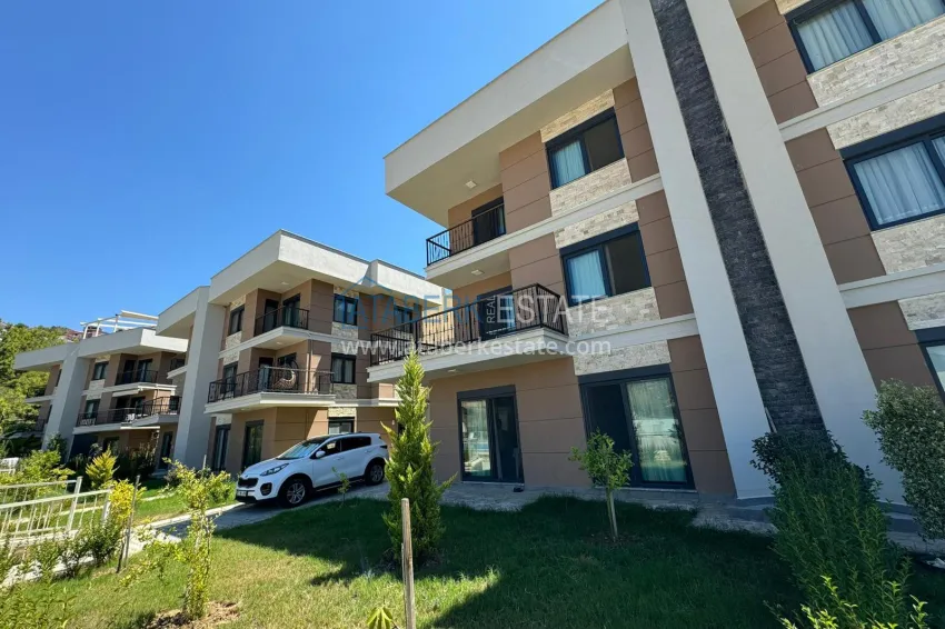 Semi-detached triplex villa in Kargicak area, furnished in a cottage complex 19 