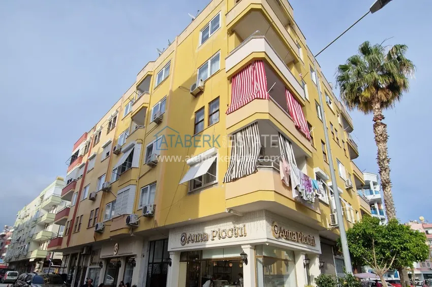 Furnished three-room apartment in the center of Alanya — Damlatash district 1 