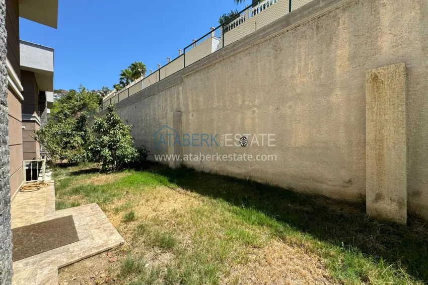 Semi-detached triplex villa in Kargicak area, furnished in a cottage complex 21 