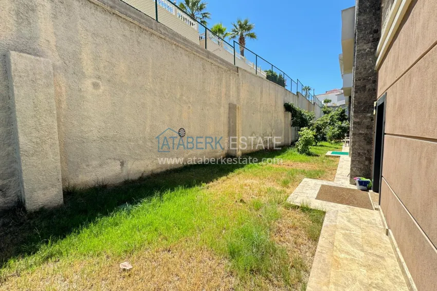 Semi-detached triplex villa in Kargicak area, furnished in a cottage complex 22 