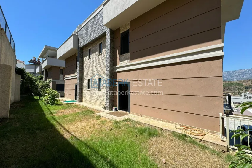 Semi-detached triplex villa in Kargicak area, furnished in a cottage complex 23 