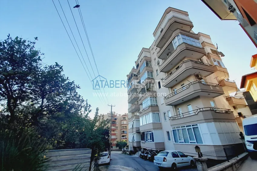 Three-room apartment with separate kitchen and furniture in the center of Alanya	 2 