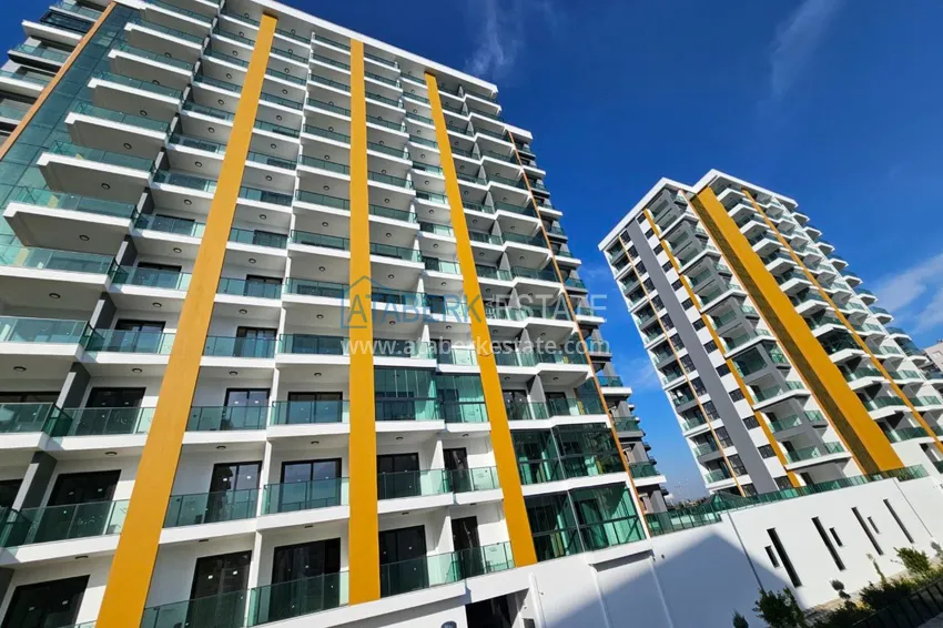 Real estate for citizenship and residence permits. Apartments from the developer in Mersin, Tomyuk 3 