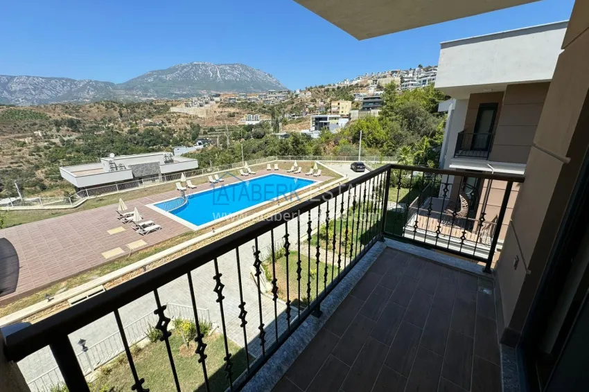 Purchase Semi-detached triplex villa in Kargicak area, furnished in a cottage complex 35 