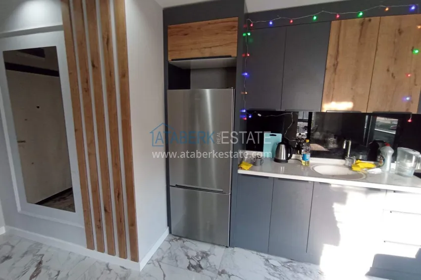 Purchase Turnkey one-bedroom apartment with a glazed balcony from the owner in the center of Mezitli 3 