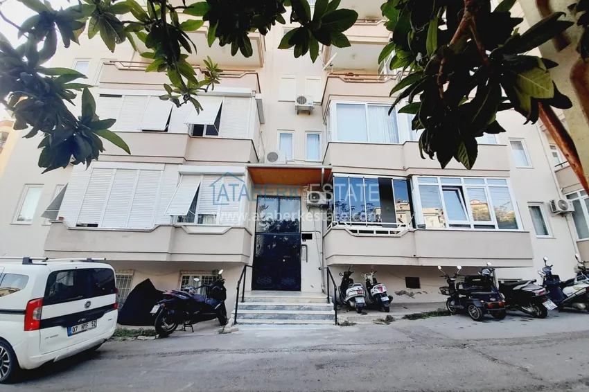 Three-room apartment with separate kitchen and furniture in the center of Alanya	 3 