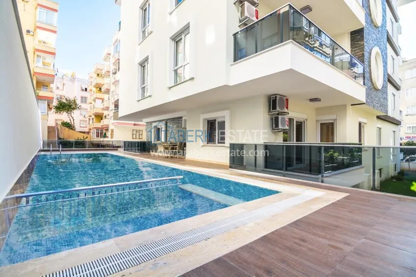 Real estate for a residence permit. Turnkey 1+1 apartment in the center of Alanya — Cleopatra beach area 4 