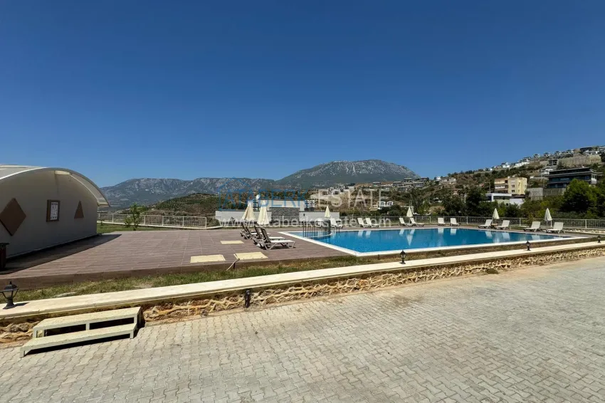 Semi-detached triplex villa in Kargicak area, furnished in a cottage complex 5 