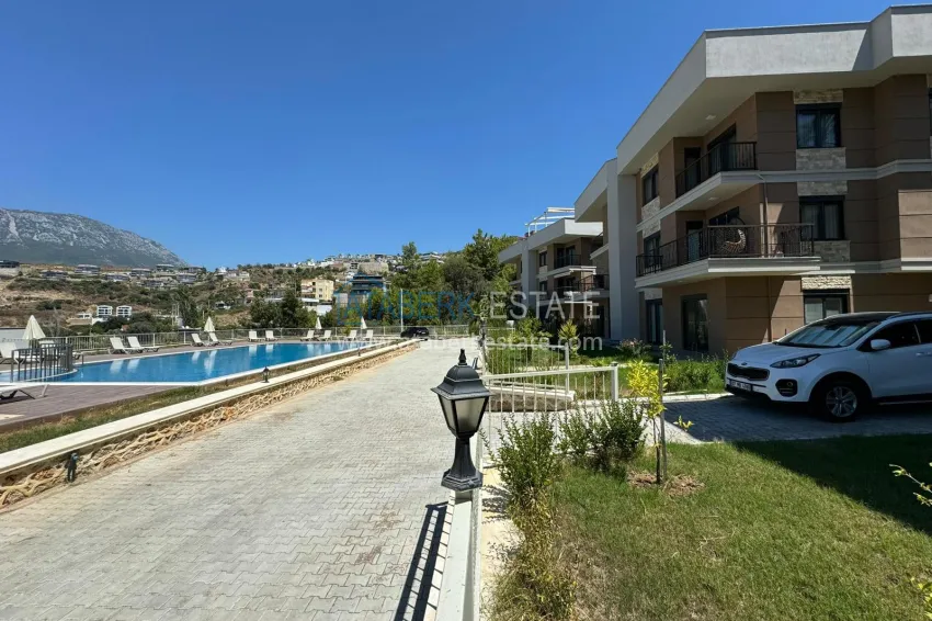 Semi-detached triplex villa in Kargicak area, furnished in a cottage complex 6 