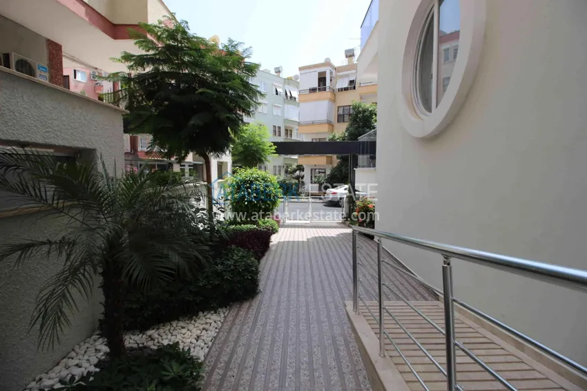 Real estate for a residence permit. Turnkey 1+1 apartment in the center of Alanya — Cleopatra beach area 7 