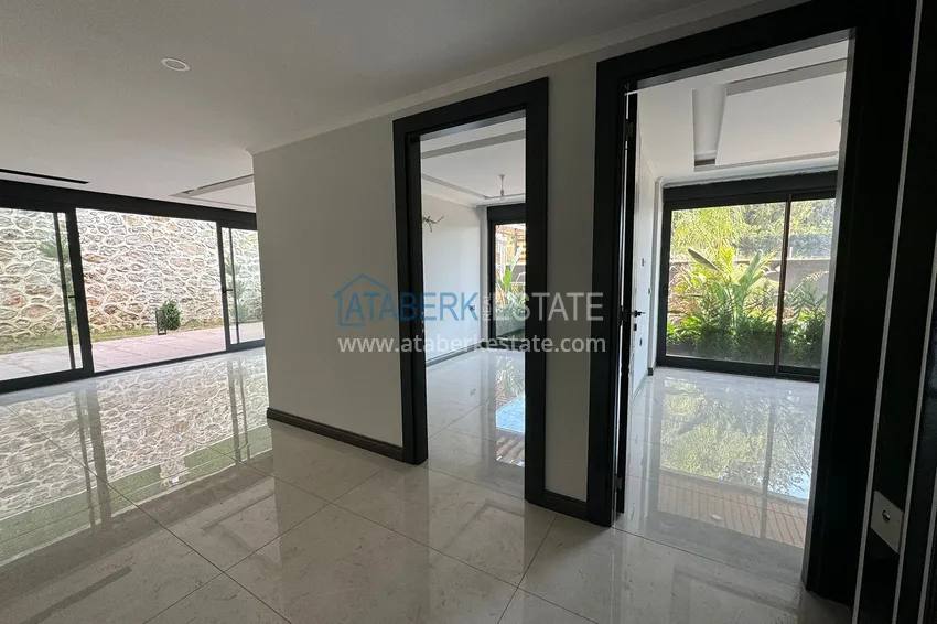Purchase Three-room apartment with access to the garden in a luxury complex — Alanya city center, Büyühasbahce district 1 