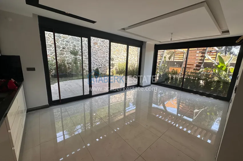 Purchase Three-room apartment with access to the garden in a luxury complex — Alanya city center, Büyühasbahce district 2 