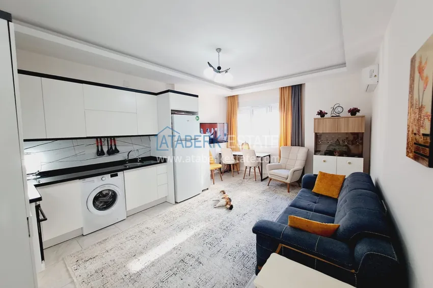 Fully furnished apartment with a glazed balcony in the center of Mahmutlar at a bargain price 1 