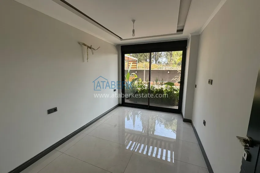 Purchase Three-room apartment with access to the garden in a luxury complex — Alanya city center, Büyühasbahce district 5 