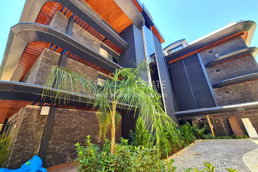 Three-room apartment with access to the garden in a luxury complex — Alanya city center, Büyühasbahce district 8 