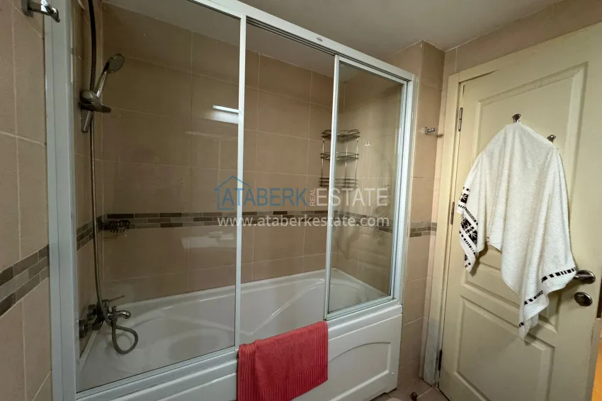 Purchase Real estate for a residence permit. Three-room apartment with furniture and garden in Alanya, Konakli district 6 