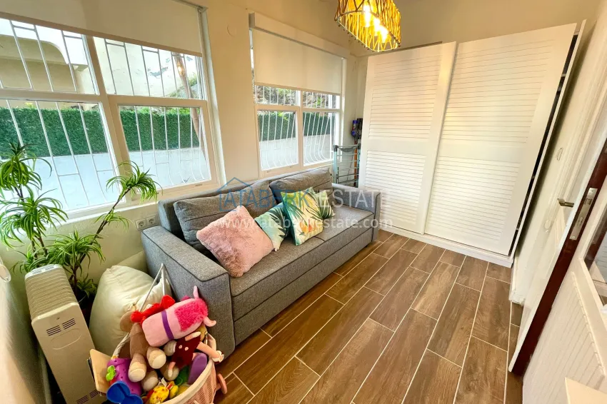 Purchase Three-room furnished apartment in the center of Alanya - in the historical part of Kale 11 