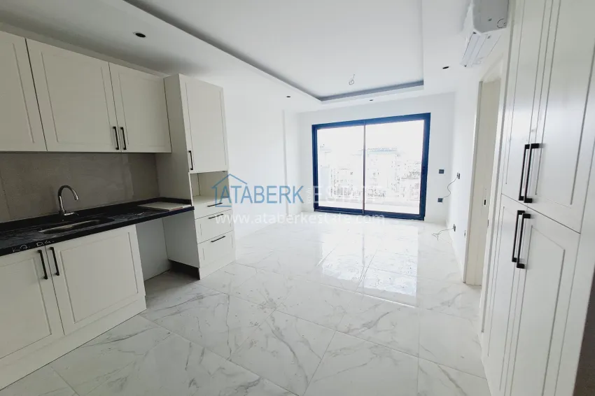 Purchase 1+1 apartment with sea view in the center of Alanya — Cleopatra beach area 1 