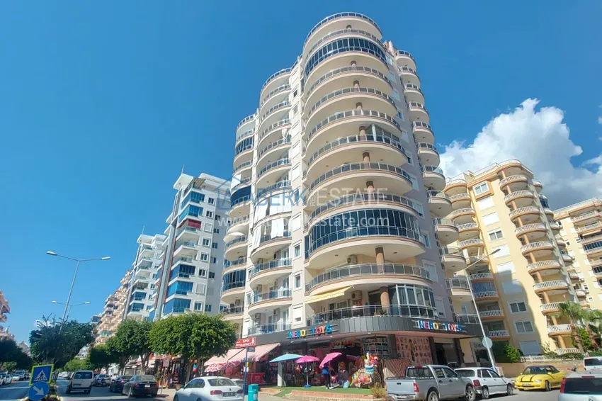 Two-bedroom apartment with furniture and sea view in Alanya, Mahmutlar district 1 