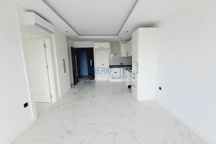 Purchase 1+1 apartment with sea view in the center of Alanya — Cleopatra beach area 3 