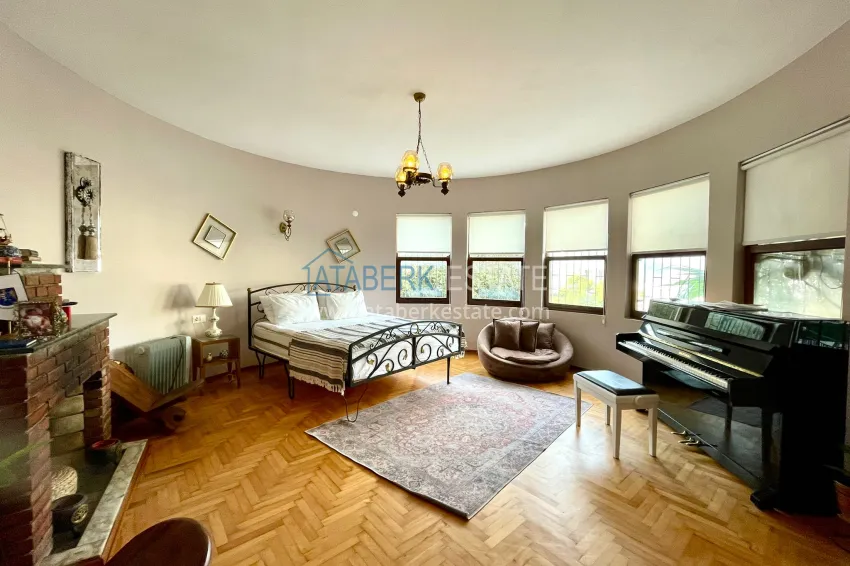 Purchase Three-room furnished apartment in the center of Alanya - in the historical part of Kale 6 