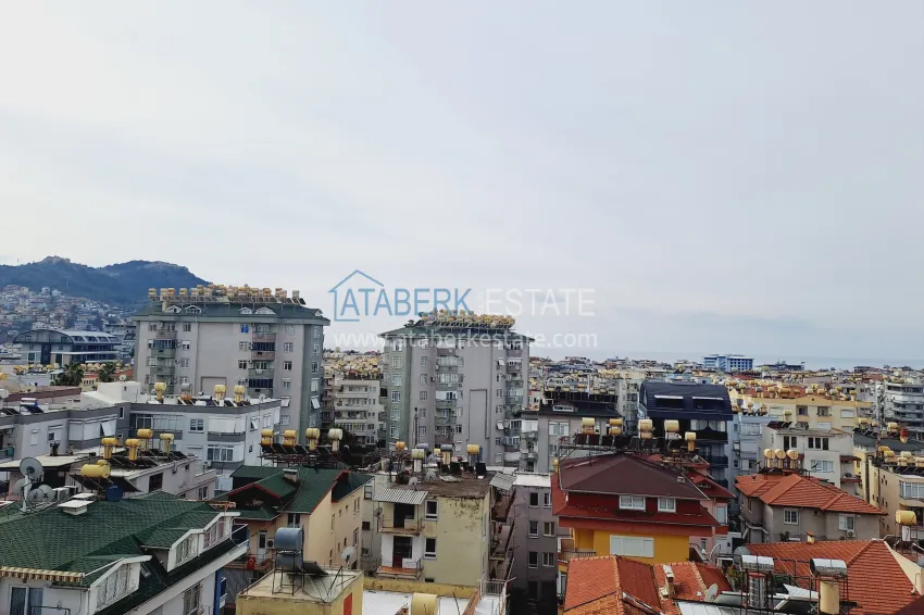 Purchase 1+1 apartment with sea view in the center of Alanya — Cleopatra beach area 8 