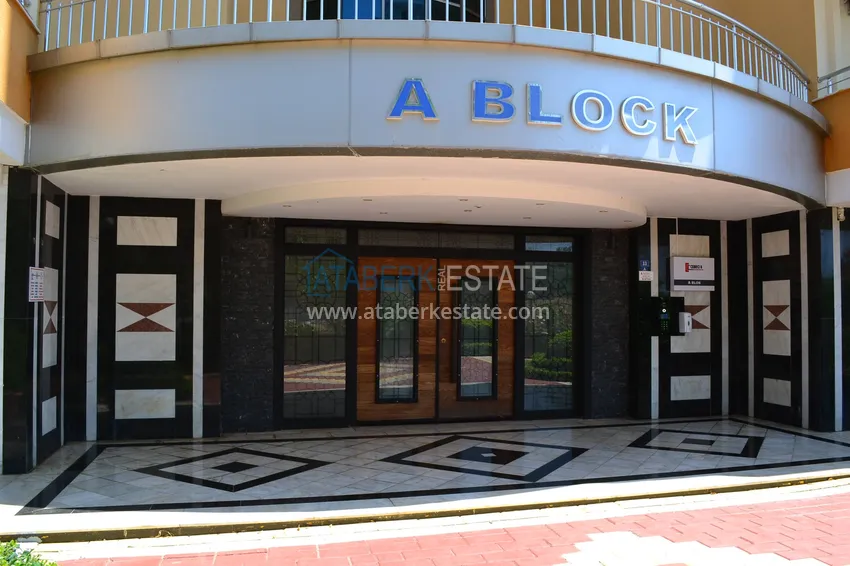 Luxury 2+1 apartment in a prestigious complex on the beachfront — Alanya, Mahmutlar 12 