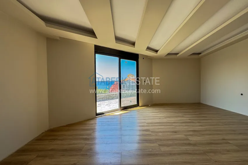 Purchase 4+1 panoramic penthouse duplex in the center of Alanya — the first coastal one, suitable for citizenship 10
