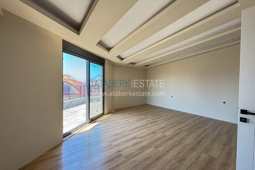 Purchase 4+1 panoramic penthouse duplex in the center of Alanya — the first coastal one, suitable for citizenship 11