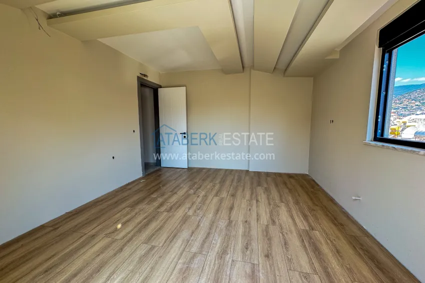 Purchase 4+1 panoramic penthouse duplex in the center of Alanya — the first coastal one, suitable for citizenship 14