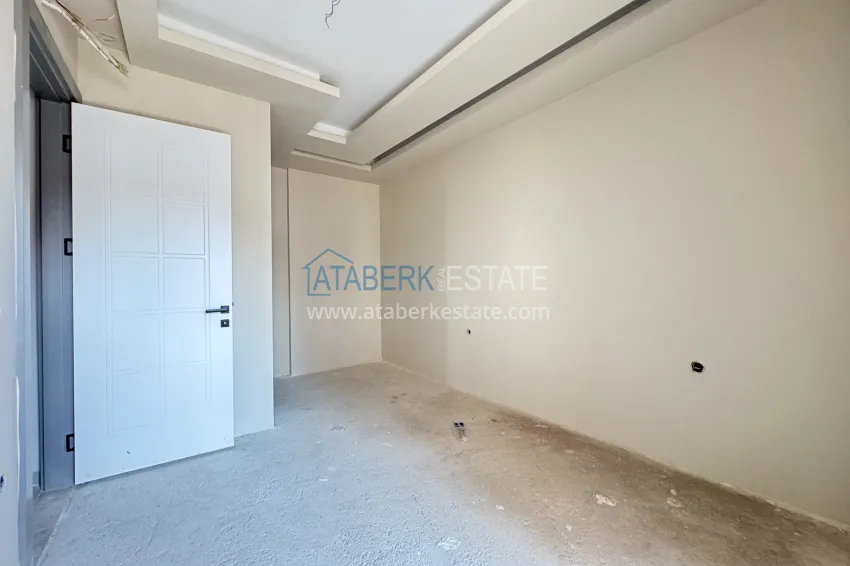 Purchase 4+1 panoramic penthouse duplex in the center of Alanya — the first coastal one, suitable for citizenship 15