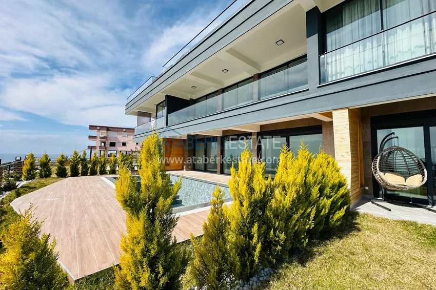 Luxury real estate! Villas in Alanya — Incekum district. Suitable for citizenship 14 