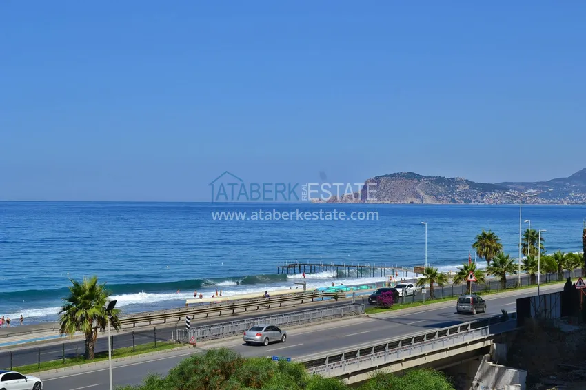 Luxury 2+1 apartment in a prestigious complex on the beachfront — Alanya, Mahmutlar 17 