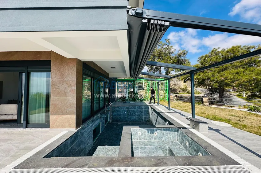 Luxury real estate! Villas in Alanya — Incekum district. Suitable for citizenship 15 