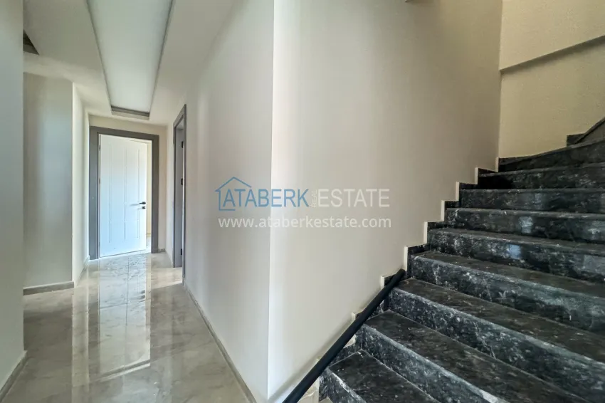 Purchase 4+1 panoramic penthouse duplex in the center of Alanya — the first coastal one, suitable for citizenship 18