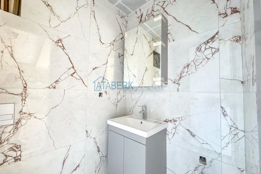 Purchase 4+1 panoramic penthouse duplex in the center of Alanya — the first coastal one, suitable for citizenship 20