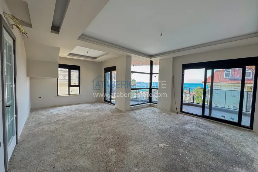 Purchase 4+1 panoramic penthouse duplex in the center of Alanya — the first coastal one, suitable for citizenship 1