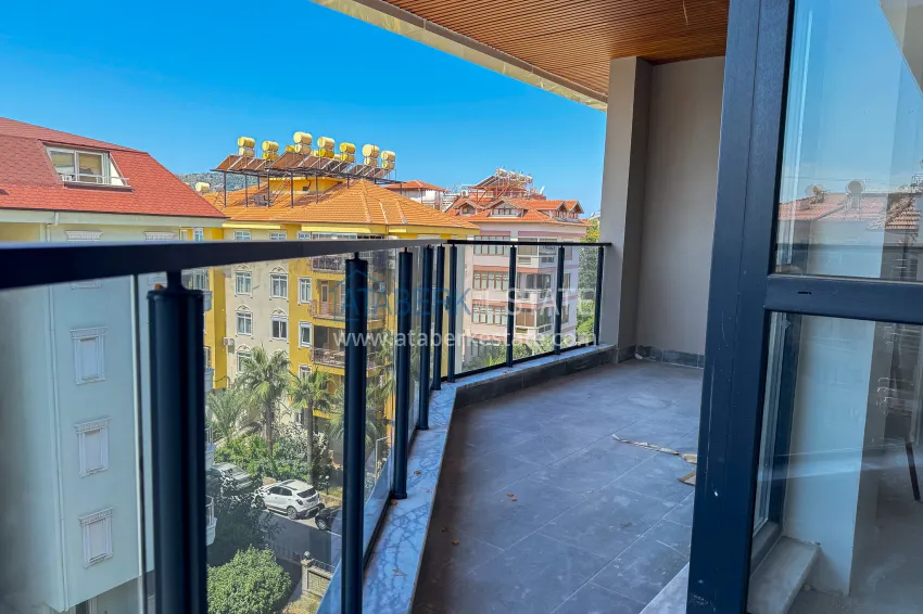 Purchase 4+1 panoramic penthouse duplex in the center of Alanya — the first coastal one, suitable for citizenship 25