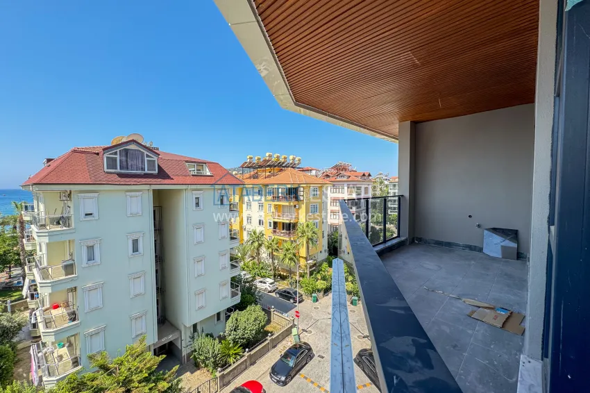 Purchase 4+1 panoramic penthouse duplex in the center of Alanya — the first coastal one, suitable for citizenship 26