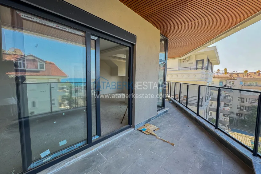 Purchase 4+1 panoramic penthouse duplex in the center of Alanya — the first coastal one, suitable for citizenship 27