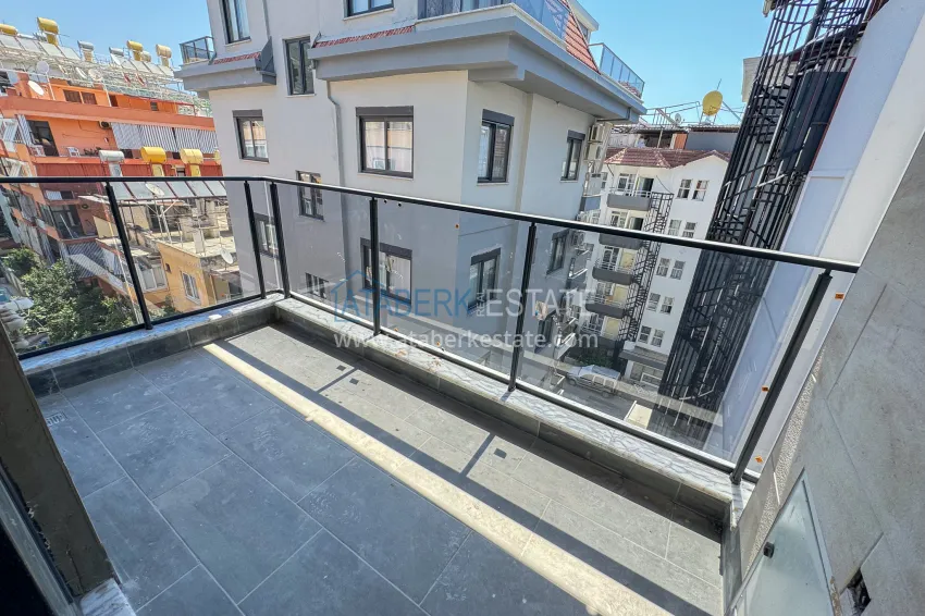 Purchase 4+1 panoramic penthouse duplex in the center of Alanya — the first coastal one, suitable for citizenship 29