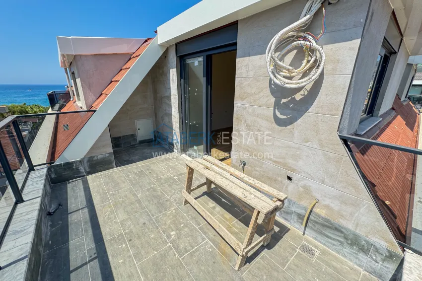 Purchase 4+1 panoramic penthouse duplex in the center of Alanya — the first coastal one, suitable for citizenship 30