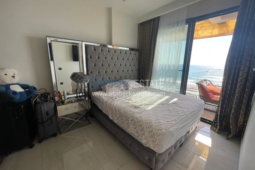 Purchase  Beachfront apartment with direct sea view in Alanya, Mahmutlar district 2 