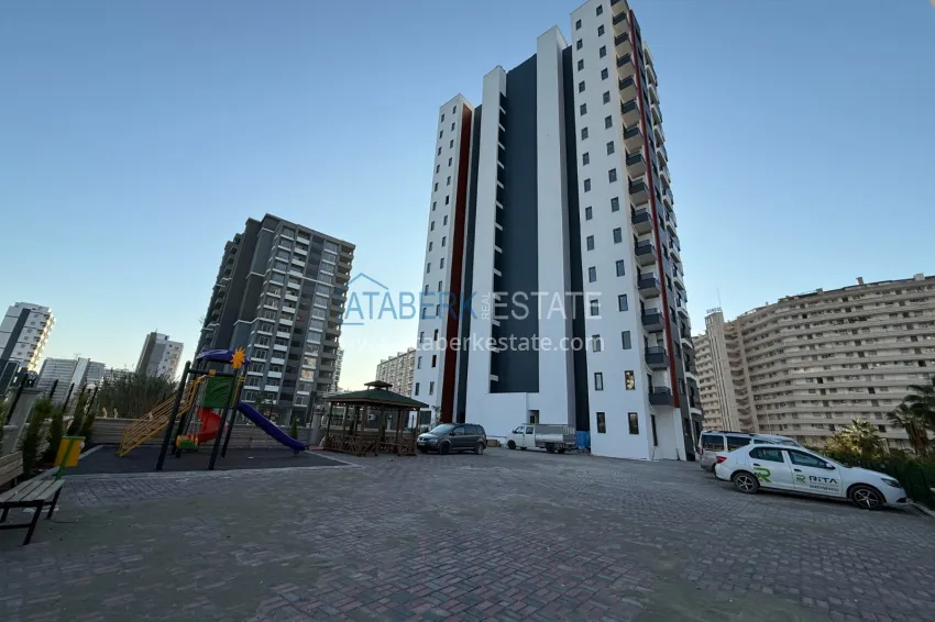 One bedroom apartment with a glazed balcony in a new complex - Tomyuk district, Mersin 1