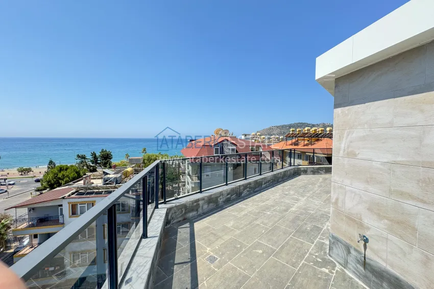 Purchase 4+1 panoramic penthouse duplex in the center of Alanya — the first coastal one, suitable for citizenship 34
