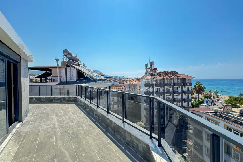 Purchase 4+1 panoramic penthouse duplex in the center of Alanya — the first coastal one, suitable for citizenship 36