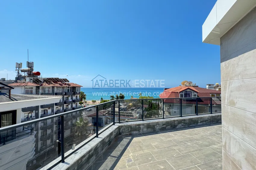 Purchase 4+1 panoramic penthouse duplex in the center of Alanya — the first coastal one, suitable for citizenship 37