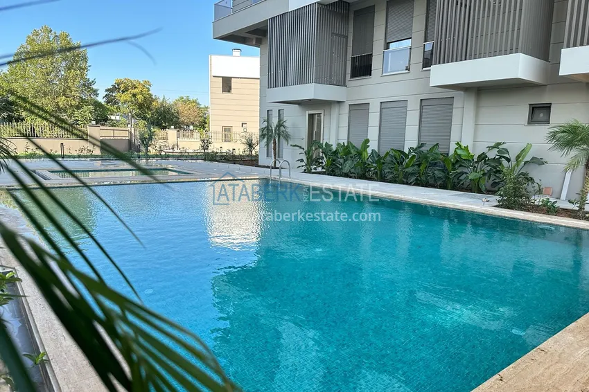 Primary real estate from a developer in Antalya — a new residential complex in the Altınova district 5 