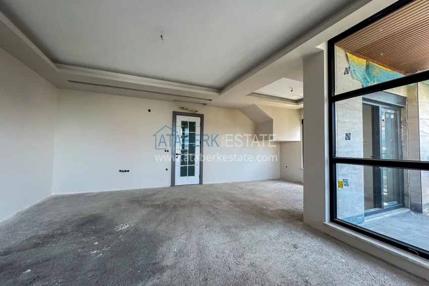 Purchase 4+1 panoramic penthouse duplex in the center of Alanya — the first coastal one, suitable for citizenship 5